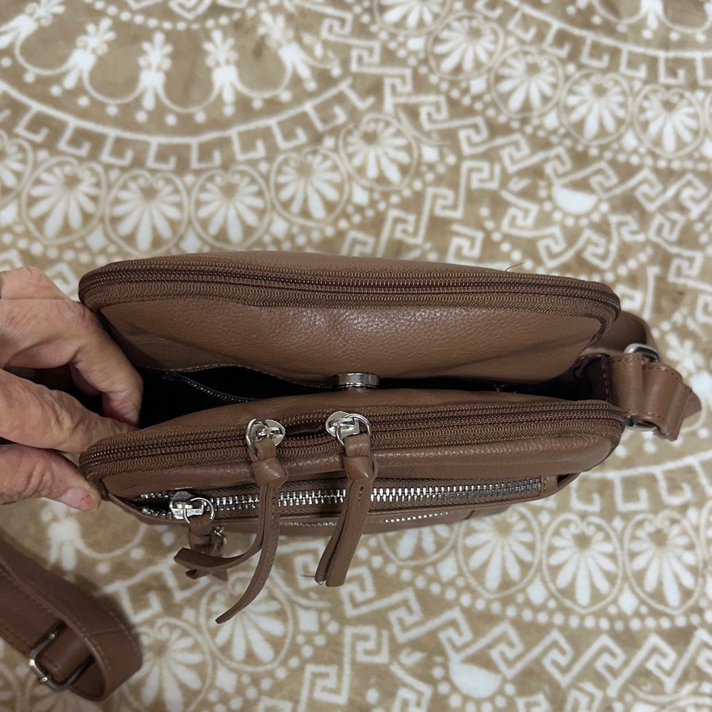 Tan Leather Crossbody Bag with multiple compartments - Picture 15 of 16